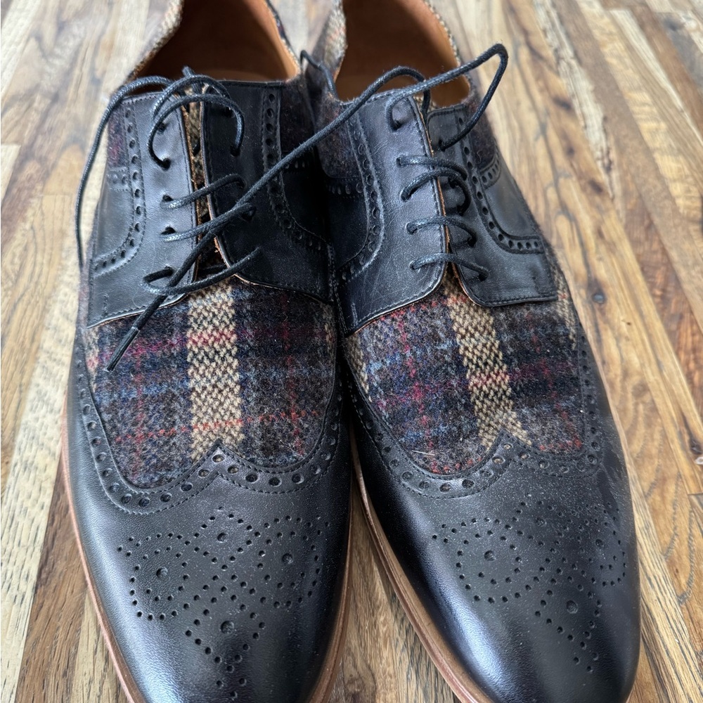 Taft Black and Brown Oxford Shoes with Brogue Detailing